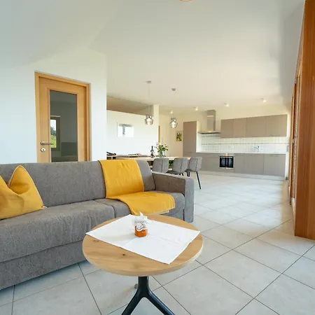 Weingut Lahn Zu Eppan Apartment *